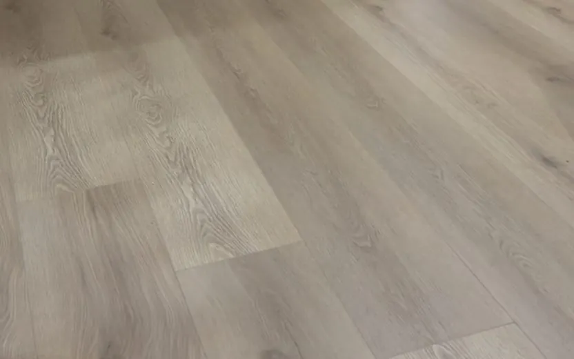 Piso de ingeniería instalado por Caluso Home
