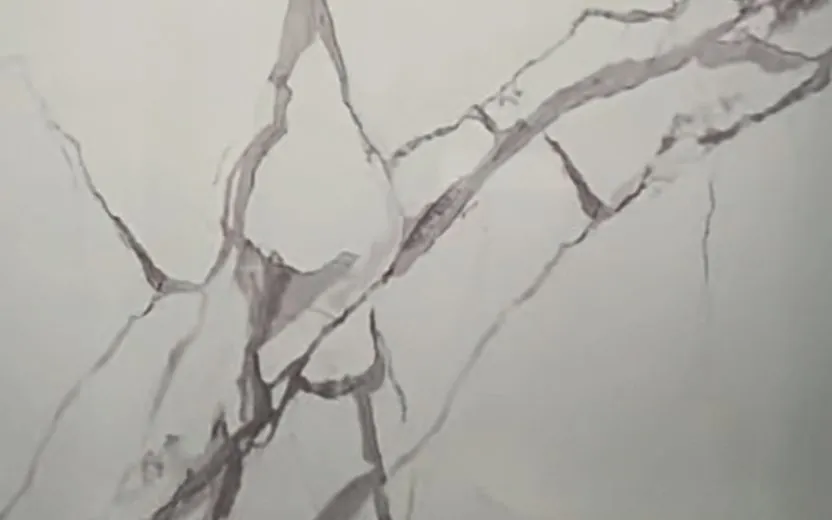 Muro tipo mármol instalado por Caluso Home